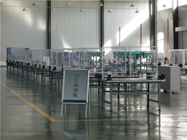 钳工加工实训区.jpg