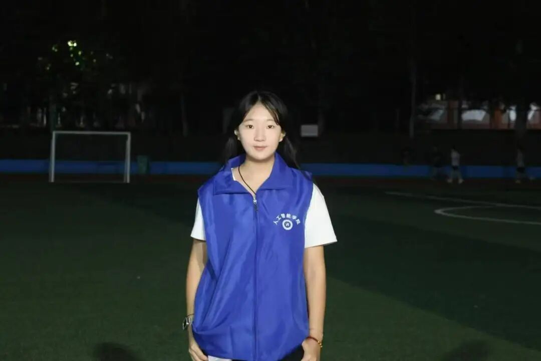 8DA2
