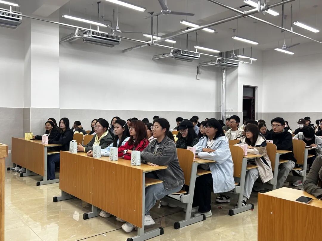 1F897